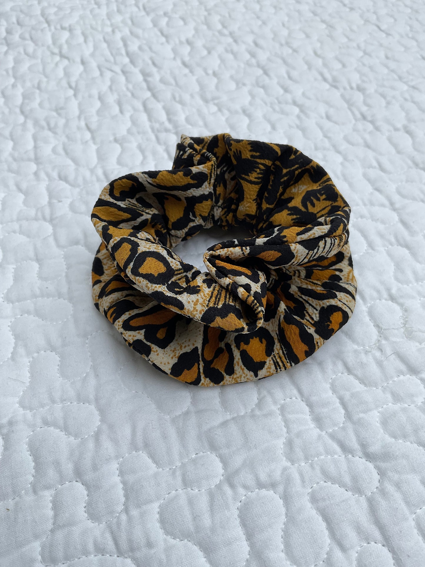 ‘Bon’ ruffle scrunchie in leopard print