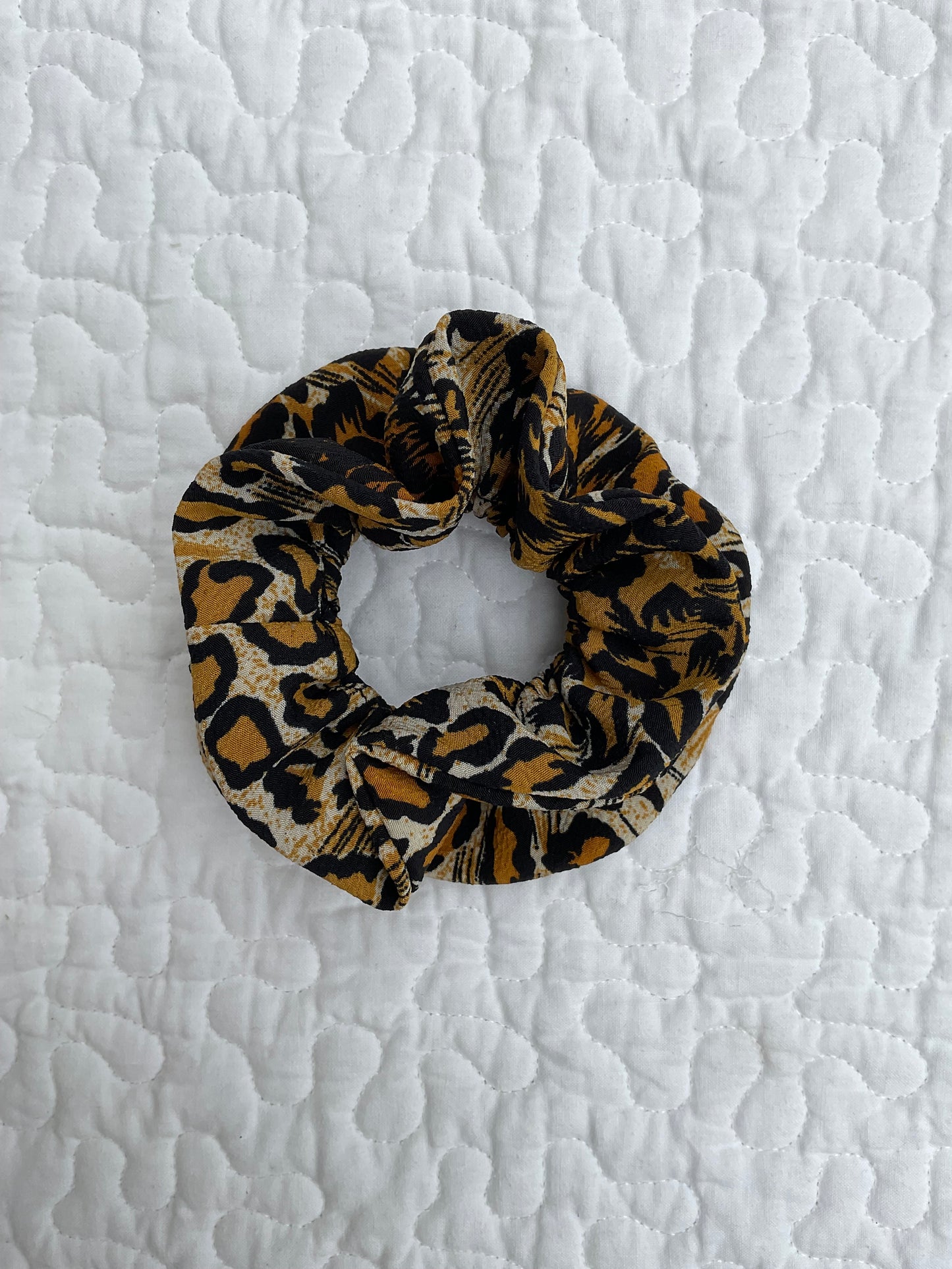 ‘Bon’ ruffle scrunchie in leopard print